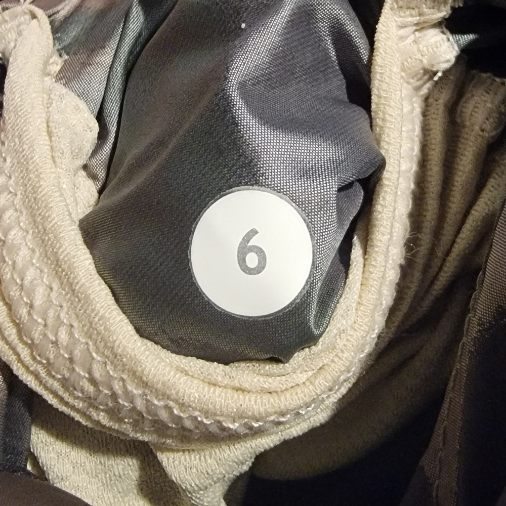 Lululemon‎ Women's Size 6 Fluffin Awesome Full Zip Puffer Goose Down Vest Camo - Picture 6 of 6